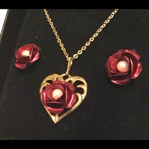 Rosebud Goldtone Necklace
and Earring Set